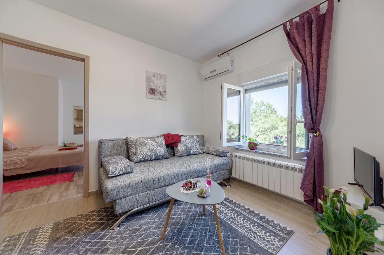 Apartment Lavander 02 Pula Exterior photo
