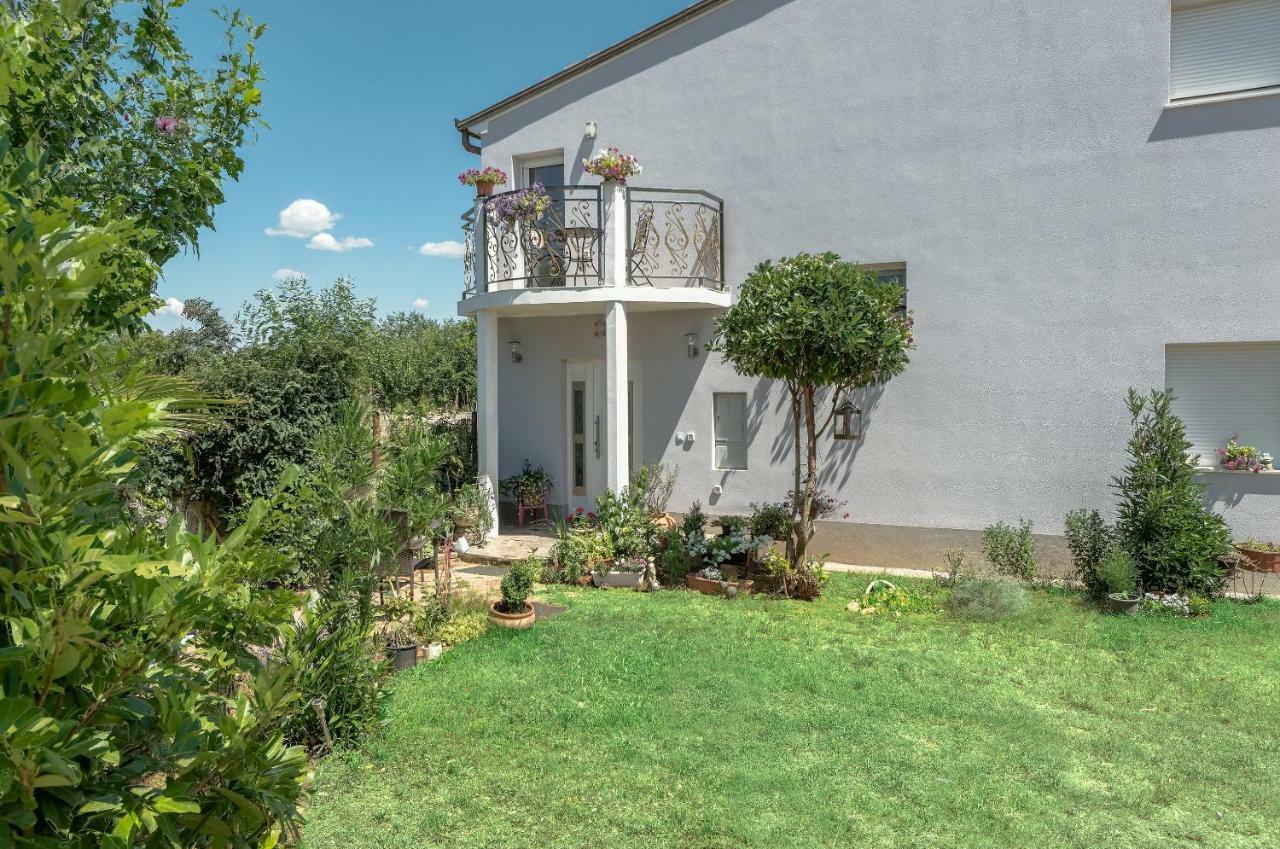 Apartment Lavander 02 Pula Exterior photo